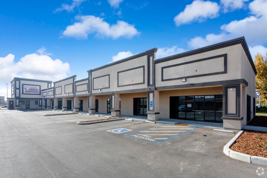 1863 W Lacey Blvd, Hanford, CA à louer - Photo de l’immeuble – Image 3 sur 6
