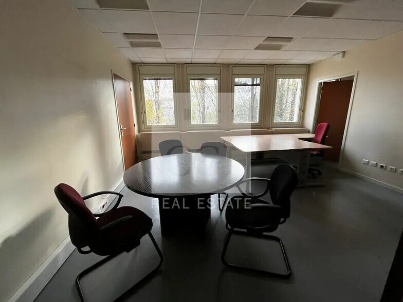 Bureau dans Villeurbanne à louer - Photo de l’immeuble – Image 3 sur 16