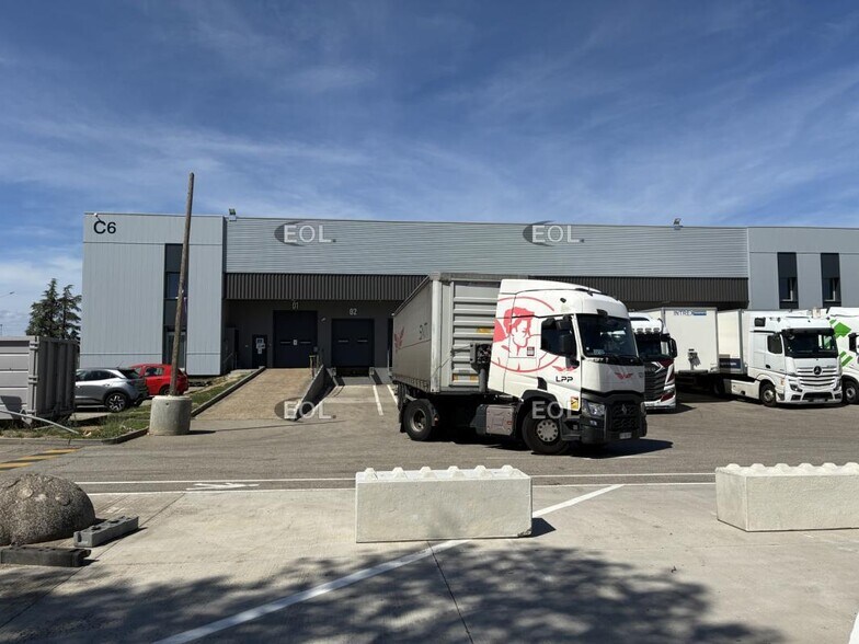 Industriel/Logistique dans Corbas à louer - Photo de l’immeuble – Image 2 sur 9
