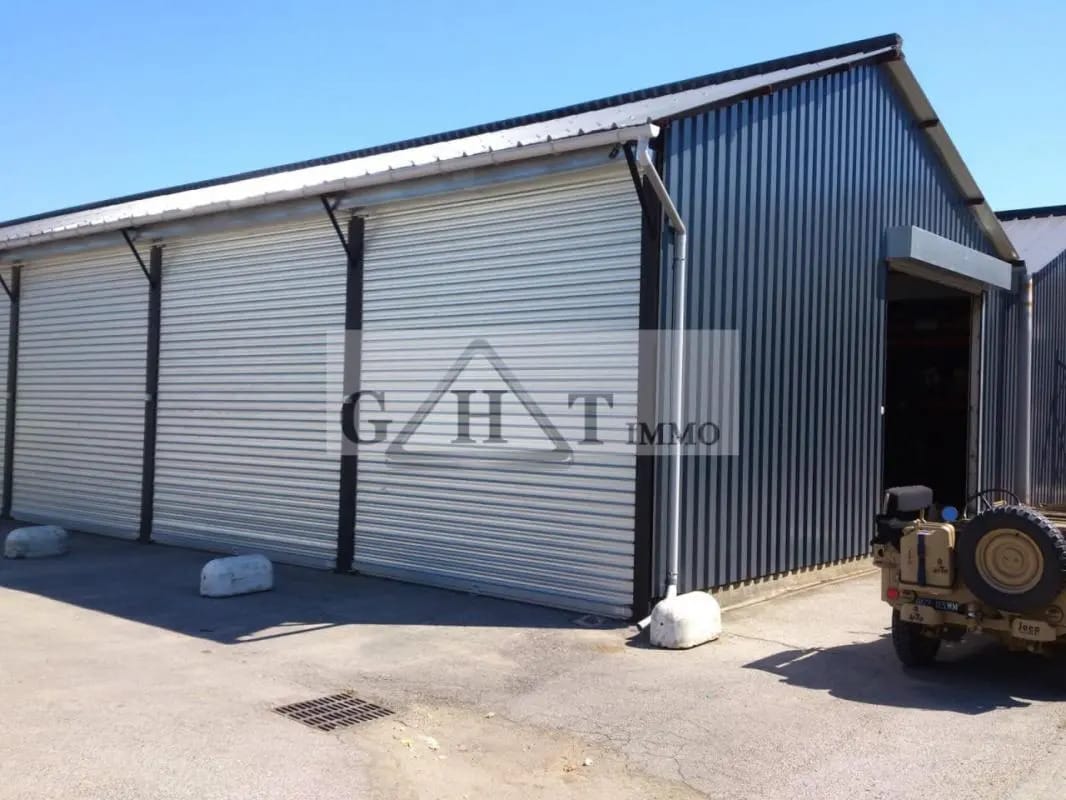 Industriel/Logistique dans Villeneuve-le-Roi à louer Photo de l’immeuble– Image 1 sur 5