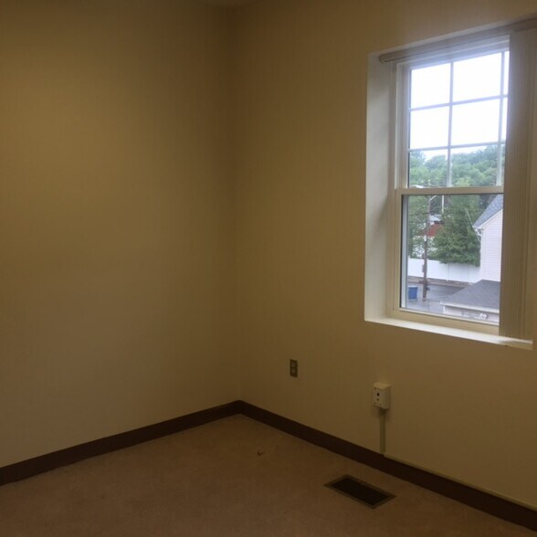 21 Mazzeo Dr, Randolph, MA à vendre - Photo de l’immeuble – Image 3 sur 19