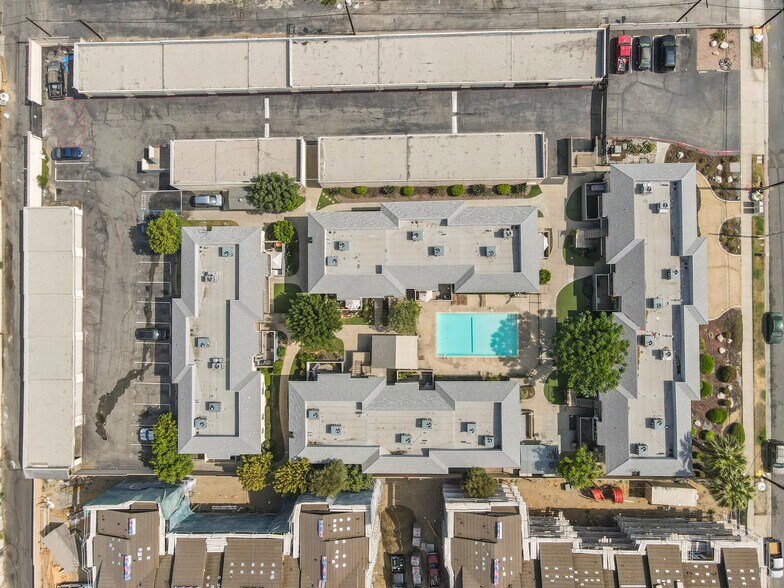 1429 N Grove Ave, Ontario, CA à vendre - Photo de l’immeuble – Image 2 sur 13