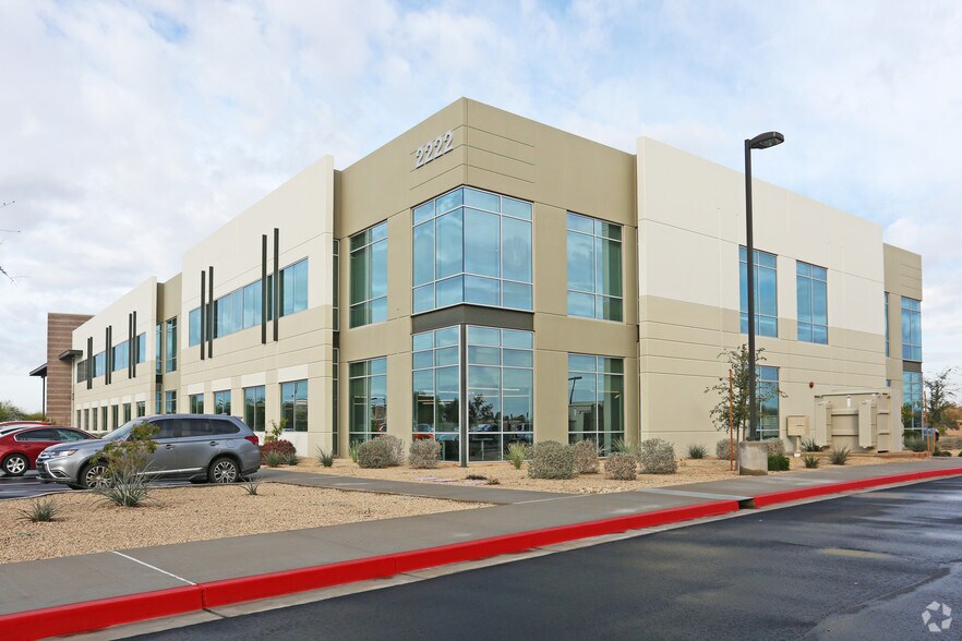 2222 E Yeager Dr, Chandler, AZ à louer - Photo de l’immeuble – Image 3 sur 7