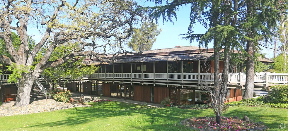 1855 San Miguel Dr, Walnut Creek, CA à louer - Photo de l’immeuble – Image 3 sur 9