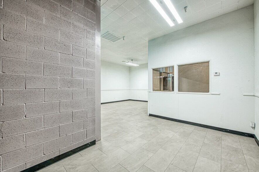 135 Van Ness Ave, Fresno, CA à louer - Hall d’entrée – Image 3 sur 28