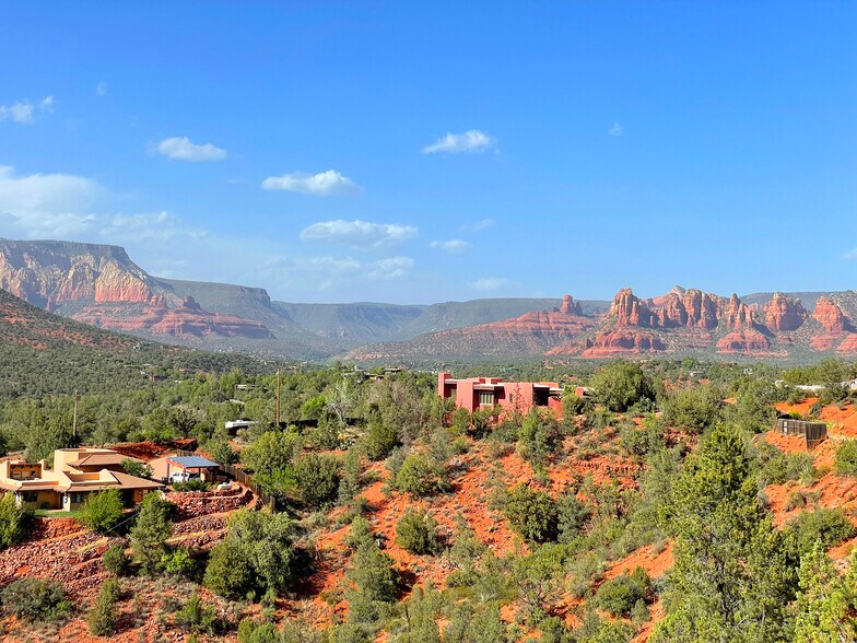551 Elysian Dr, Sedona, AZ à vendre - Photo de l’immeuble – Image 3 sur 8
