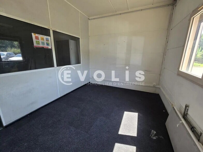 Local d’activités dans Massy à louer - Photo de l’immeuble – Image 3 sur 9
