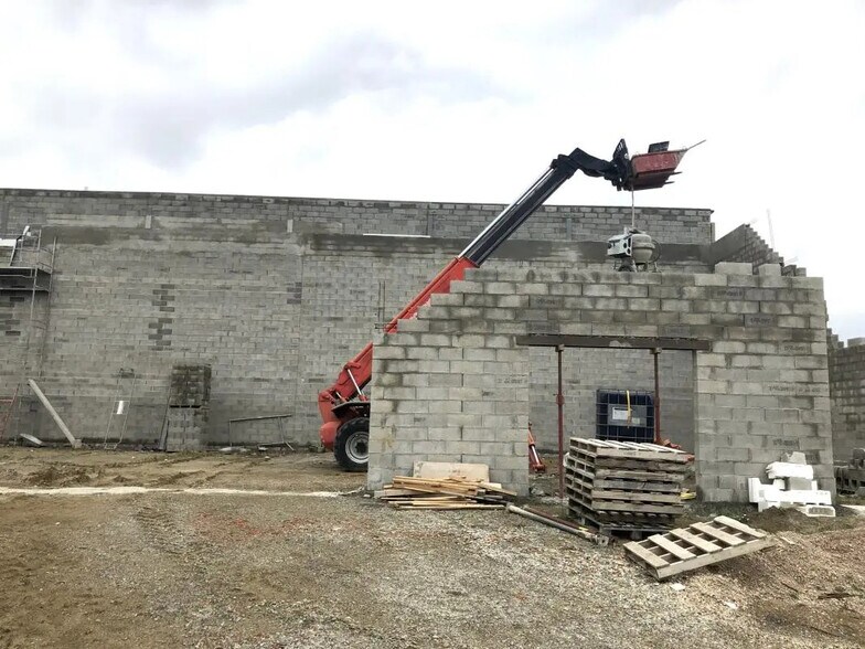 Local d'activités dans Garidech à vendre - Photo de l’immeuble – Image 3 sur 11