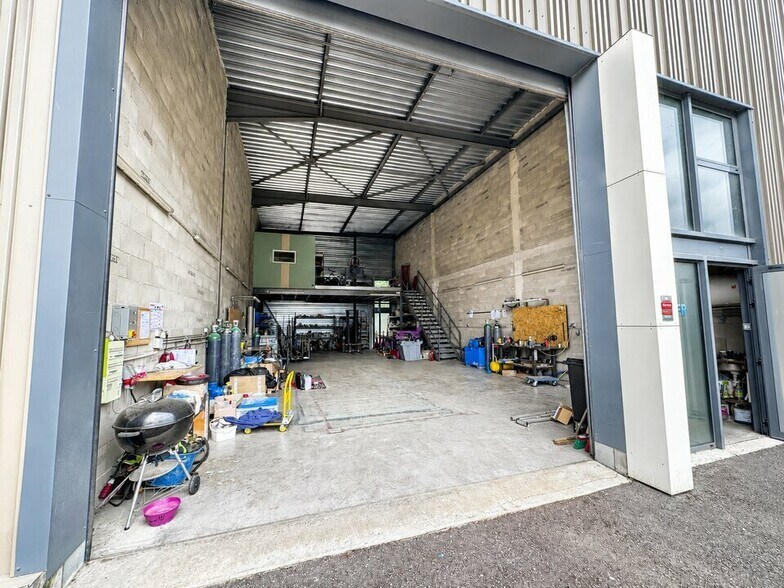 7 Rue Du Chapoly, Saint-Genis-les-Ollières à vendre - Photo de l’immeuble – Image 2 sur 6