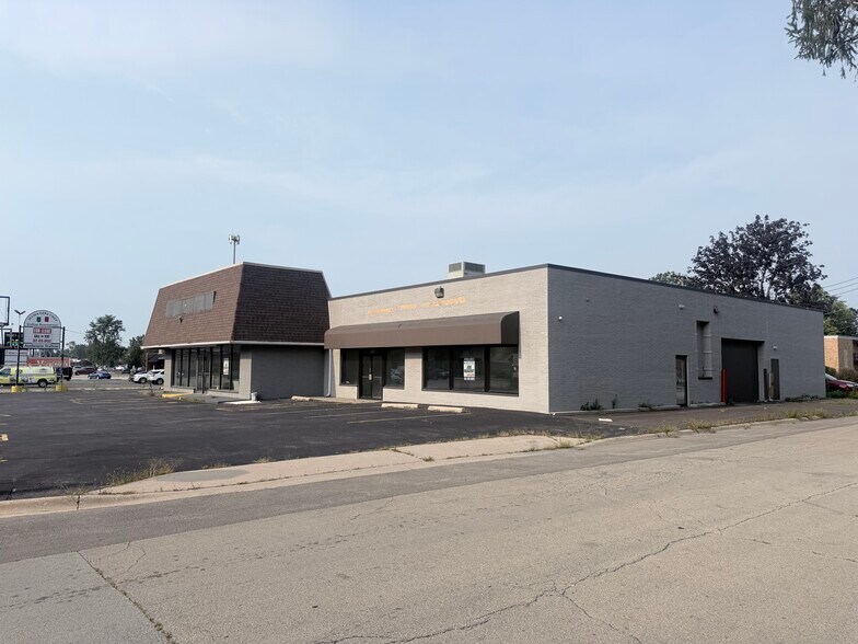 305-325 S Kennedy Dr, Bradley, IL à louer - Photo de l’immeuble – Image 1 sur 8