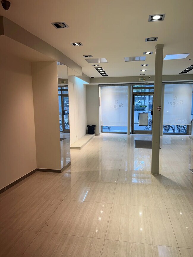 Plus de détails pour Local commercial à vendre