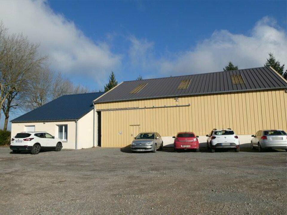 Local d'activités dans Saint-Martin-du-Vieux-Bellême à vendre Photo de l’immeuble– Image 1 sur 2