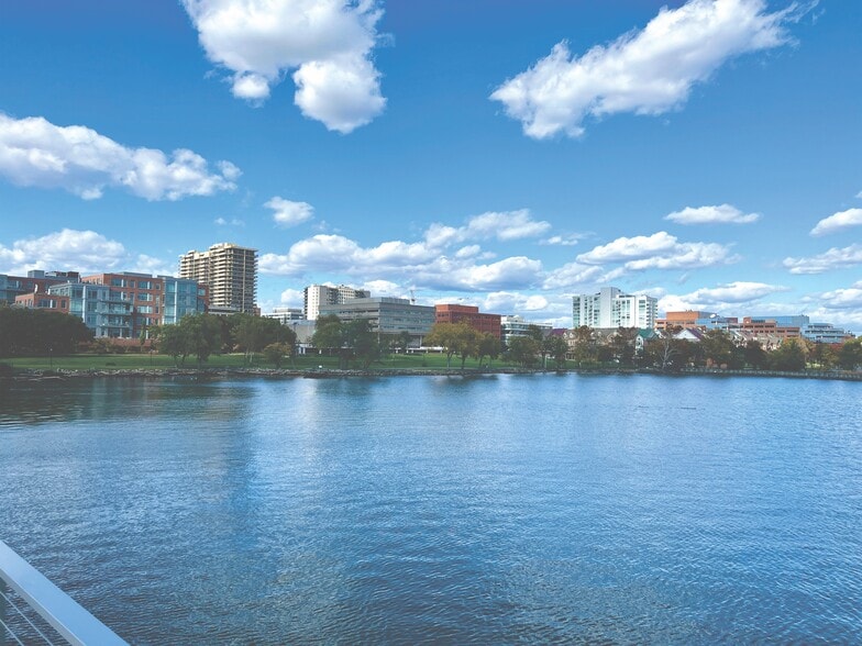 701 N Fairfax St, Alexandria, VA à louer - Photo de l’immeuble – Image 2 sur 25