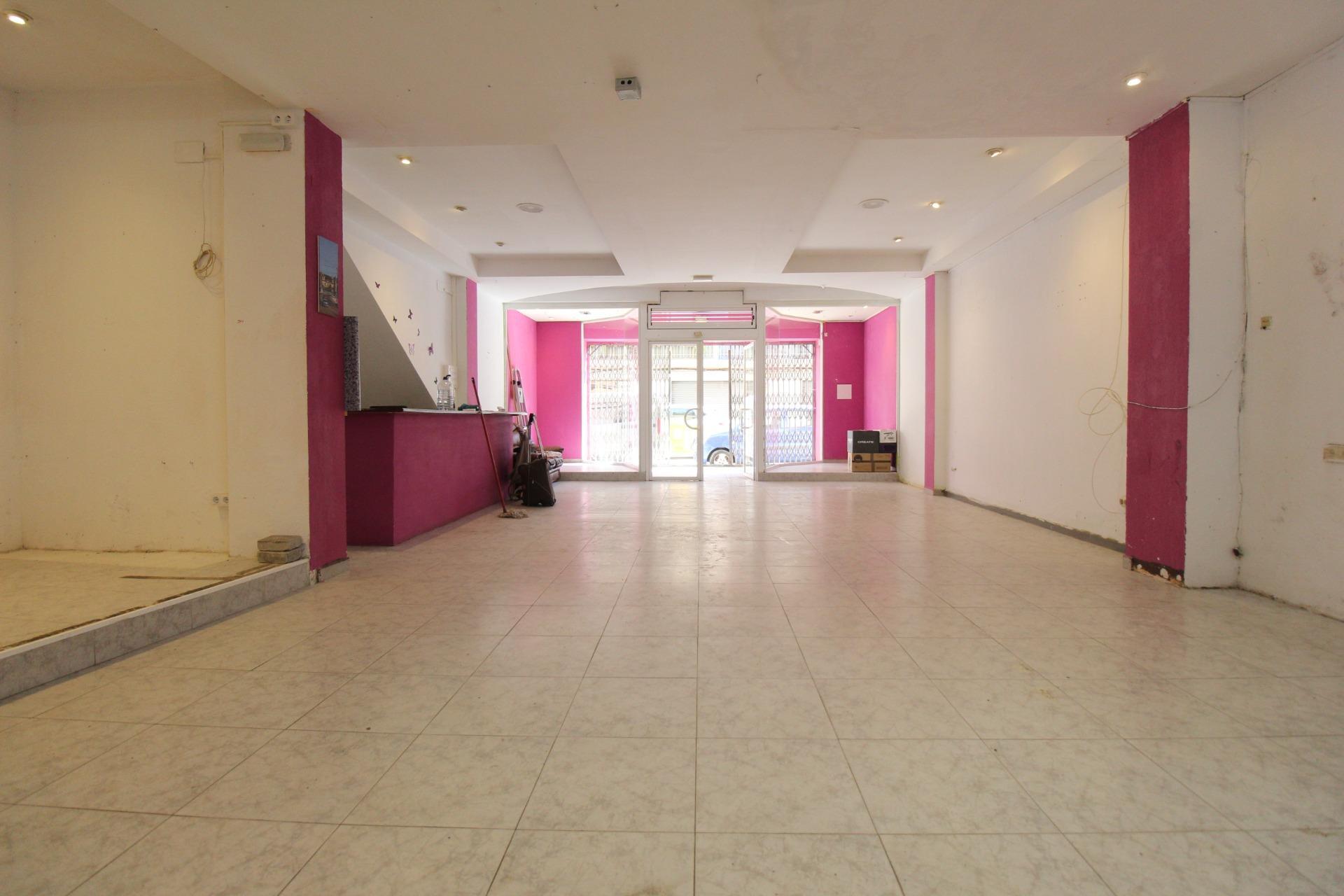 Local commercial dans Vilanova i la Geltrú, Barcelona à vendre Photo intérieure– Image 1 sur 2