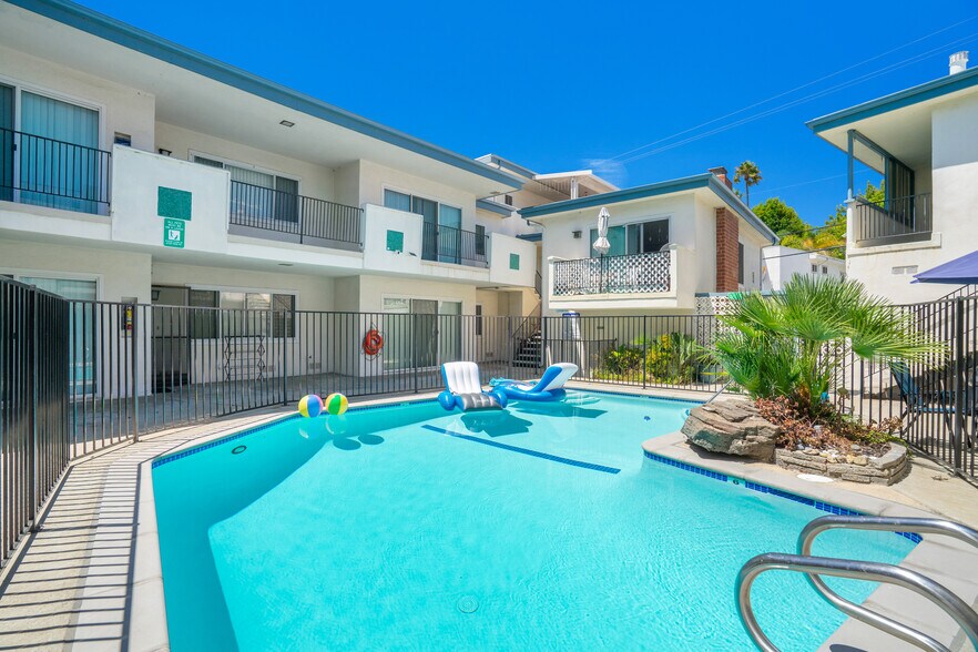 7749-7755 Saint Bernard St, Playa Del Rey, CA à vendre - Photo de l’immeuble – Image 3 sur 37