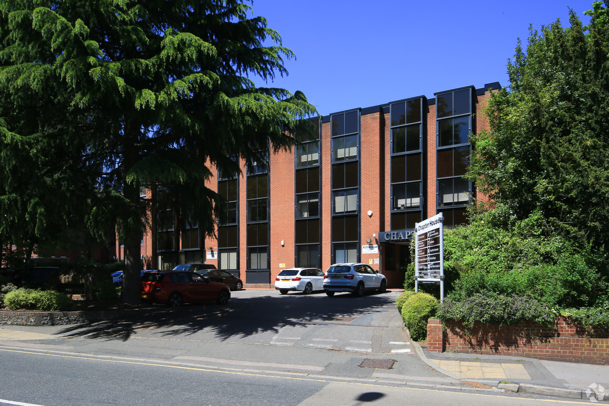 33 London Rd, Reigate à louer Photo principale– Image 1 sur 3