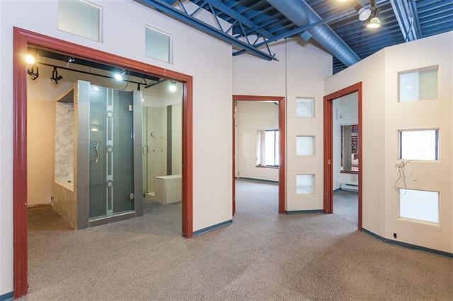 12983 80 Av, Surrey, BC à louer - Photo principale – Image 1 sur 3