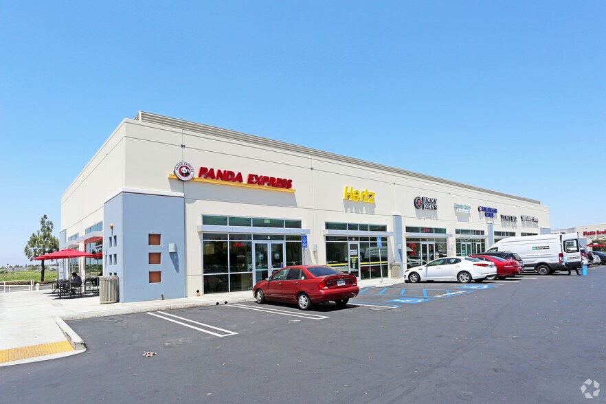 18011 Newhope St, Fountain Valley, CA à louer - Photo de l’immeuble – Image 2 sur 11