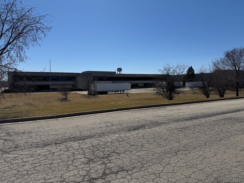 2700 McDonough Rd, Joliet, IL à louer - Photo de l’immeuble – Image 3 sur 23