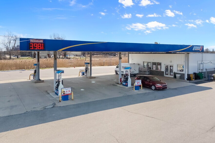 37750 Twenty-Six Mile Rd, New Baltimore, MI à vendre - Photo de l’immeuble – Image 2 sur 5