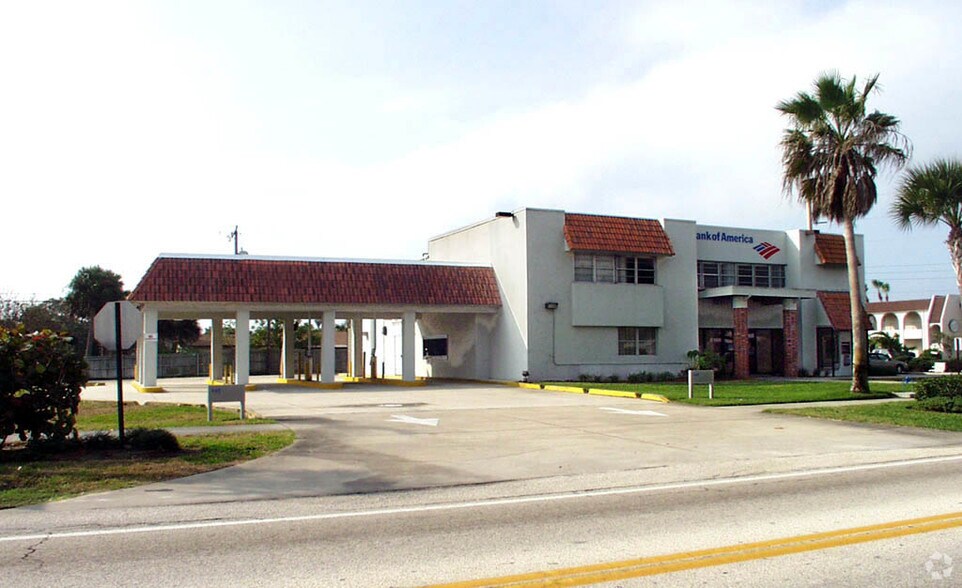 321 Ocean Ave, Melbourne Beach, FL à vendre - Photo de l’immeuble – Image 1 sur 1