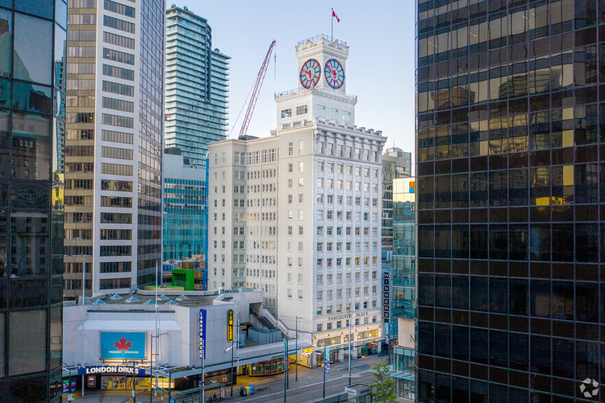 736 Granville St, Vancouver, BC à louer - Photo de l’immeuble – Image 1 sur 7