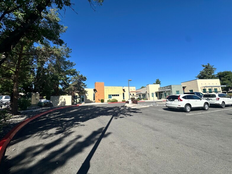 9665 Gateway Dr, Reno, NV à vendre - Photo de l’immeuble – Image 3 sur 4