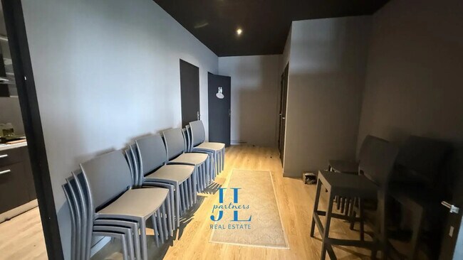 Plus de détails pour Local commercial à louer