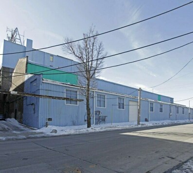 737 W Cleveland Ave, Milwaukee, WI à vendre - Photo de l’immeuble – Image 2 sur 12