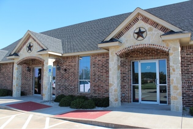 835 SW alsbury Blvd, Burleson, TX à louer - Photo de l’immeuble – Image 2 sur 9