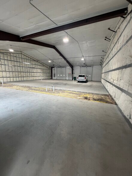 2244 NE 54th Ave, Des Moines, IA à louer - Photo de l’immeuble – Image 2 sur 3