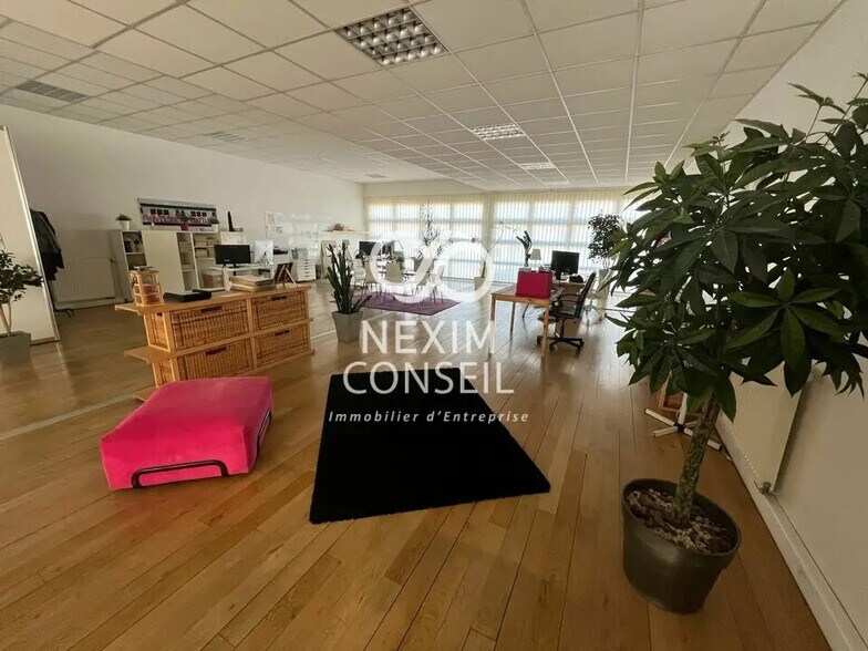 Bureau dans Colombes à louer - Photo de l’immeuble – Image 2 sur 10