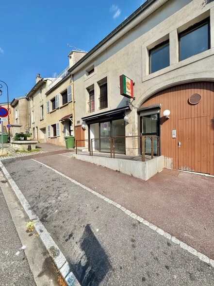 Local commercial dans Vandoeuvre-les-Nancy à vendre - Photo de l’immeuble – Image 1 sur 7