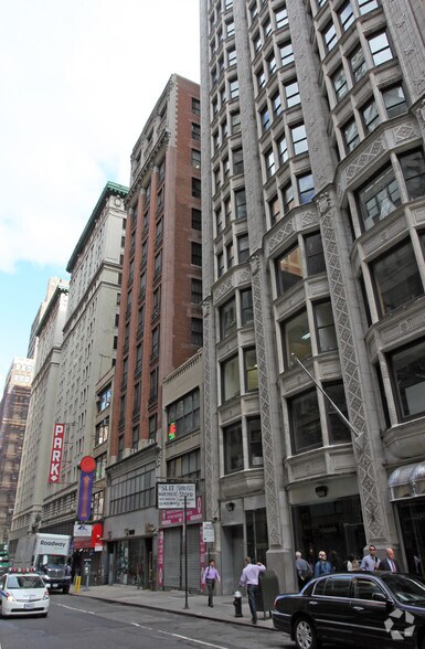 149 W 36th St, New York, NY à louer - Photo de l’immeuble – Image 2 sur 8