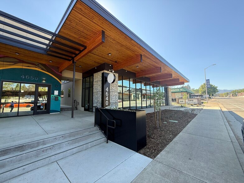 4640 Shasta Dam Blvd, Shasta Lake, CA à louer - Photo de l’immeuble – Image 2 sur 10