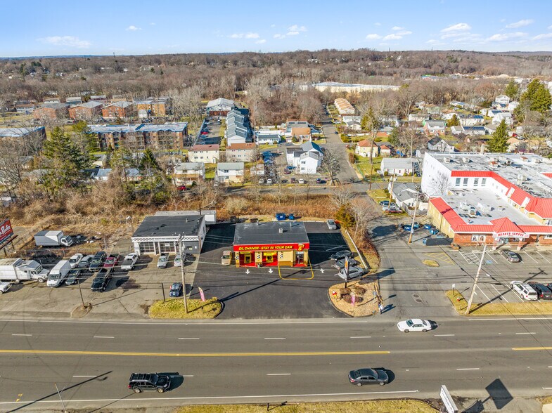 1083 Orange Ave, West Haven, CT à vendre - Photo de l’immeuble – Image 3 sur 5