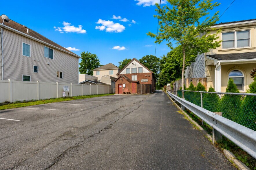 3611 Richmond Ave, Staten Island, NY à louer - Photo de l’immeuble – Image 3 sur 20