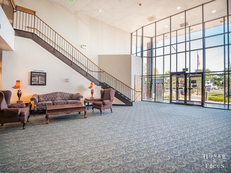 1301 Pyott Rd, Lake In The Hills, IL à louer - Photo intérieure – Image 3 sur 6