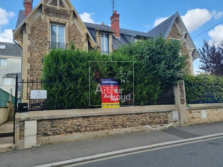 Bureau dans Melun à louer - Photo de l’immeuble – Image 1 sur 4