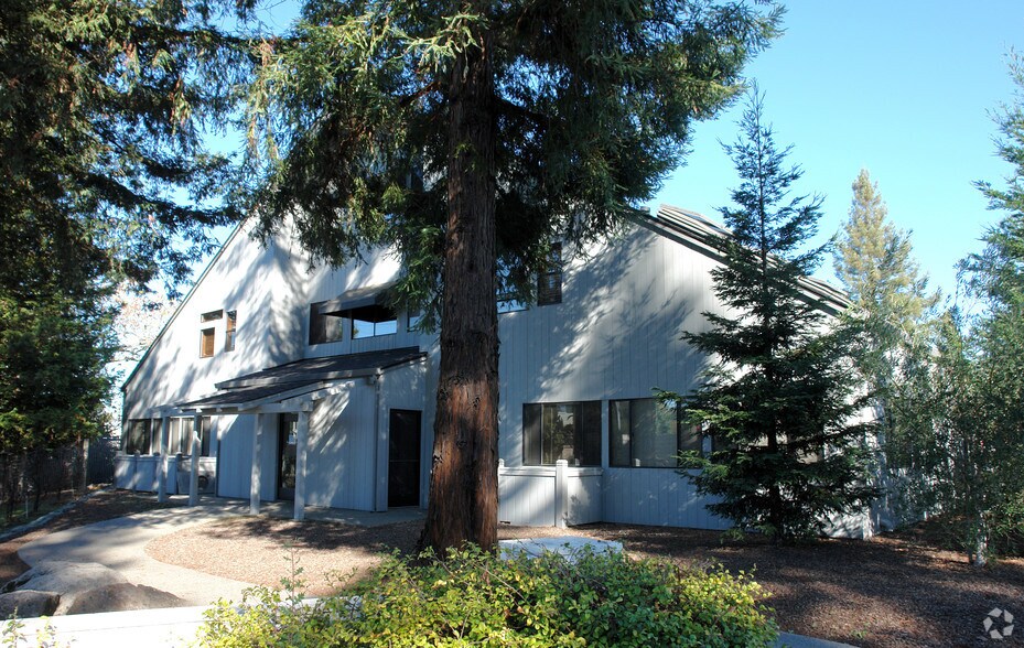 101 Wikiup Dr, Santa Rosa, CA à louer - Photo de l’immeuble – Image 2 sur 34