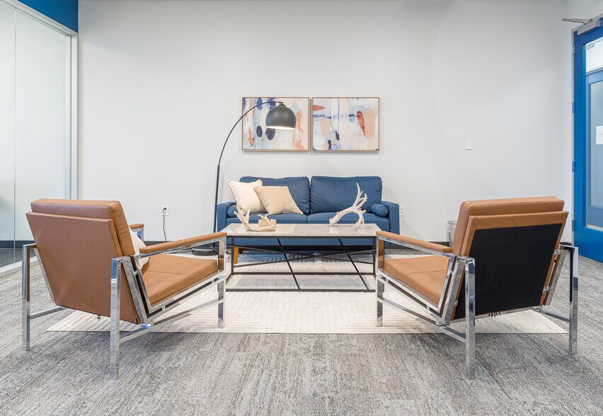 305 E Huntland Dr, Austin, TX à louer - Photo intérieure – Image 2 sur 12