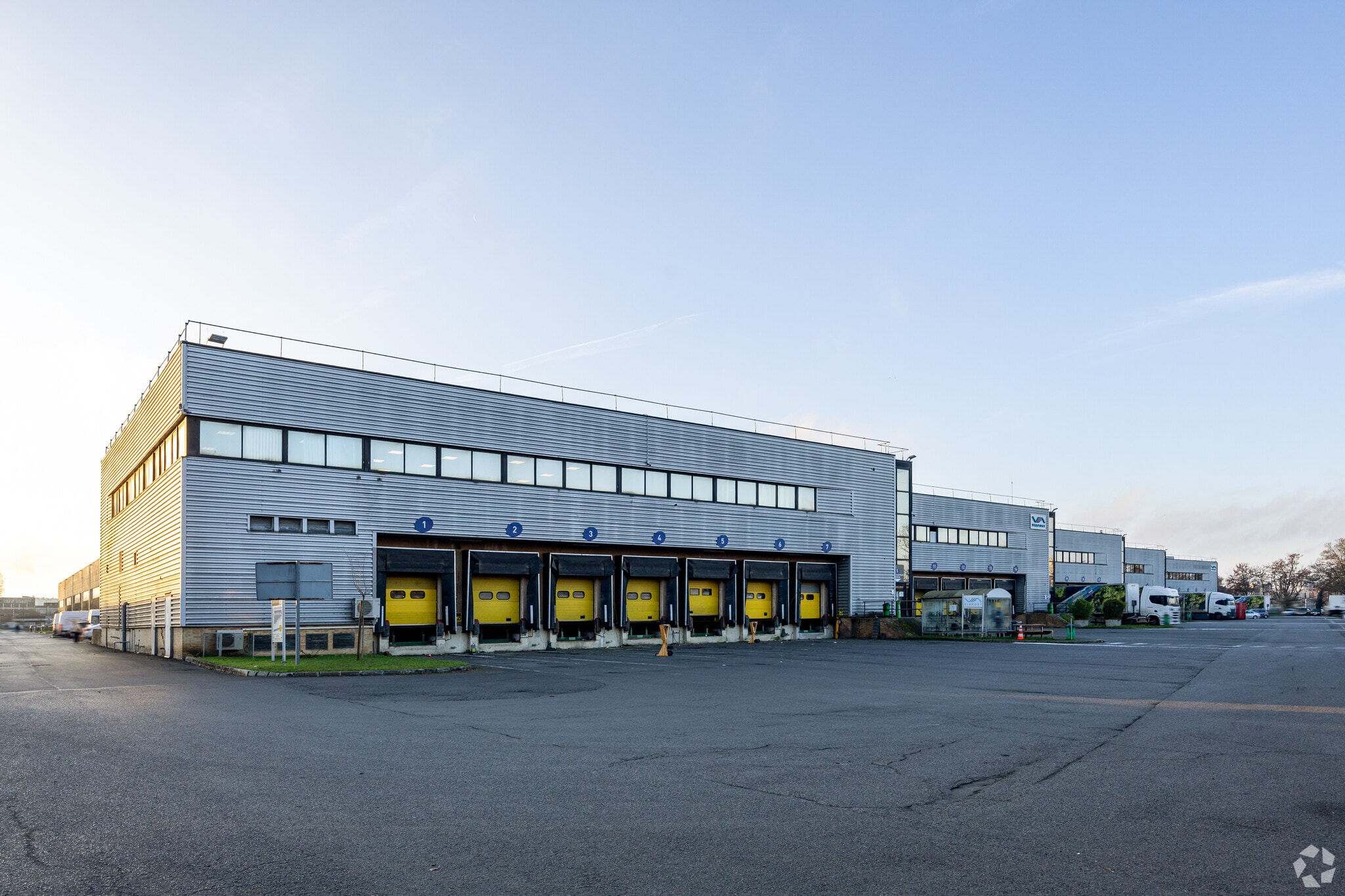 51 Rue Du Commandant Rolland, Le Bourget à louer Photo principale– Image 1 sur 3