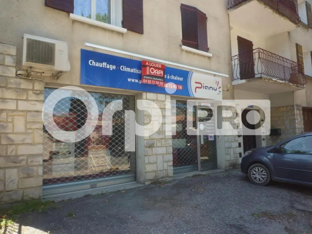 Local commercial dans Manosque à louer Photo de l’immeuble– Image 1 sur 7