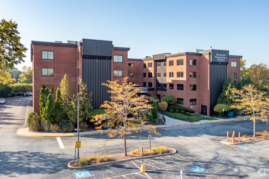 3633 W Lake Ave, Glenview, IL à louer - Photo de l’immeuble – Image 1 sur 9