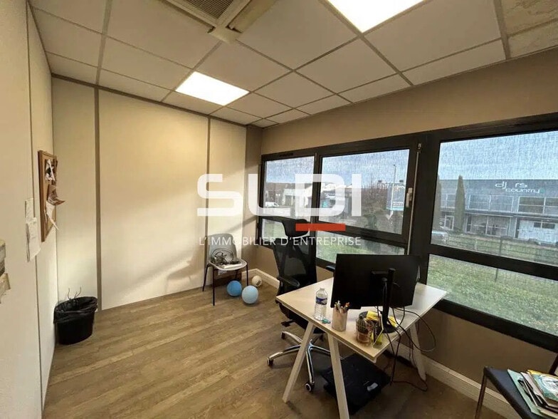 Bureau dans Limas à louer - Photo intérieure – Image 2 sur 10