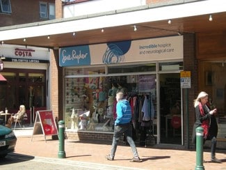 Plus de détails pour 66-68 High Street – Local commercial à vendre, Egham