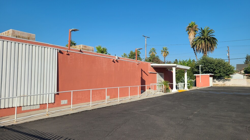 630 N Park Ave, Pomona, CA à louer - Photo de l’immeuble – Image 3 sur 6