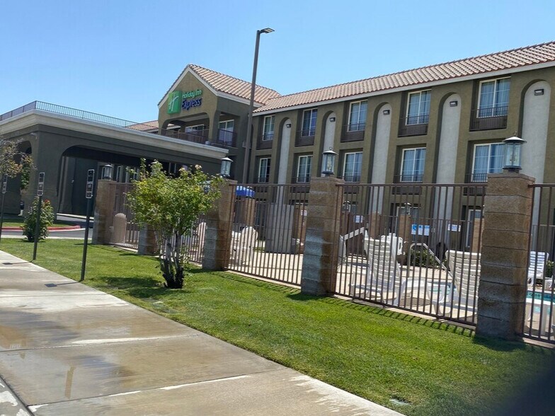 43719 17th St W, Lancaster, CA à vendre - Photo de l’immeuble – Image 2 sur 21