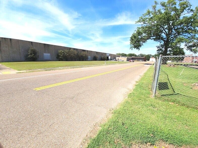 105 S Missouri St, Jackson, TN à louer - Photo de l’immeuble – Image 3 sur 9