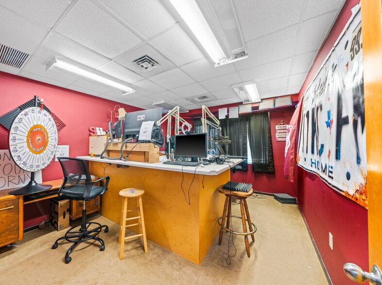 2125 Sidney Baker St, Kerrville, TX à vendre - Photo intérieure – Image 3 sur 28